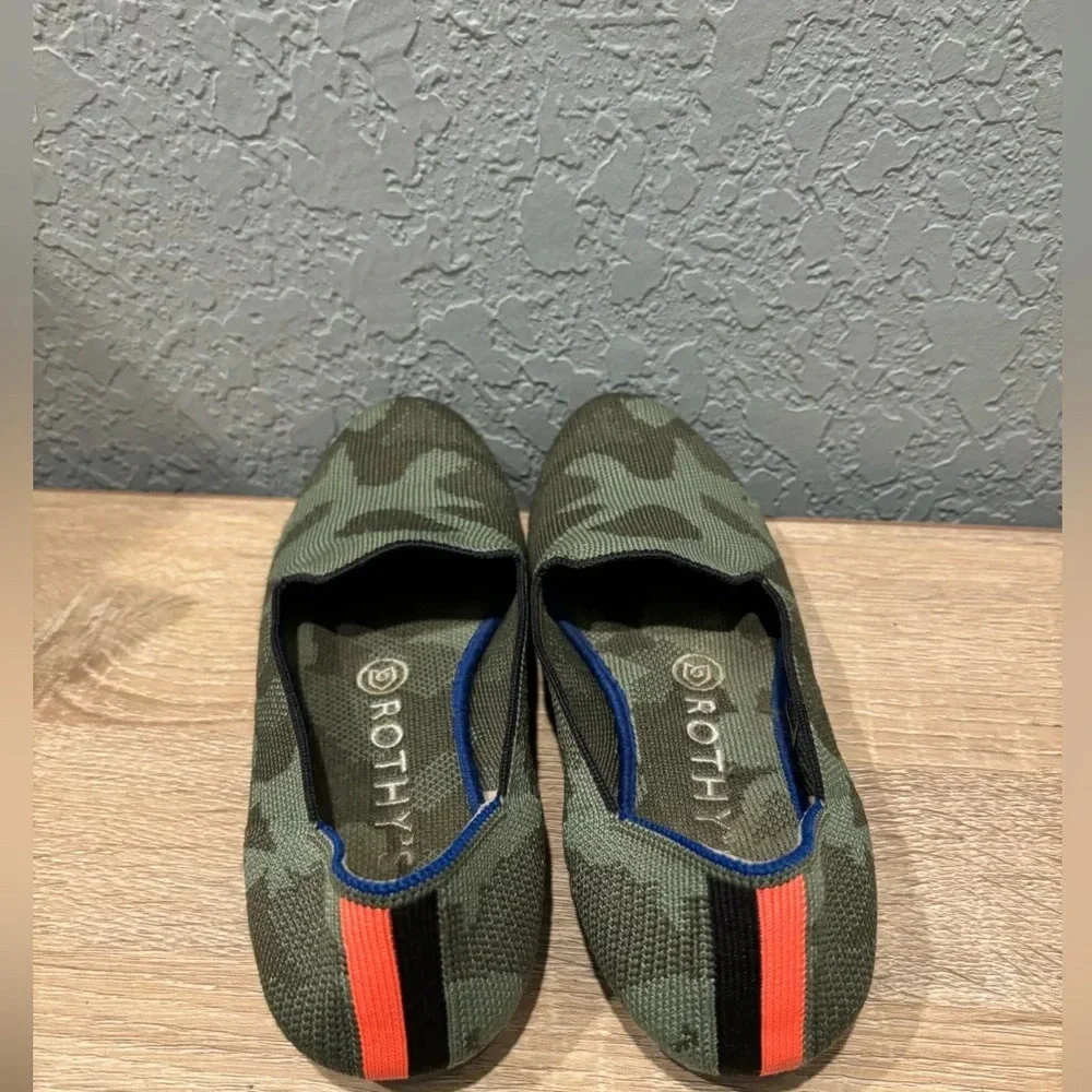 EUC Rothy’s The loafer Olive Camo Sz 6.5